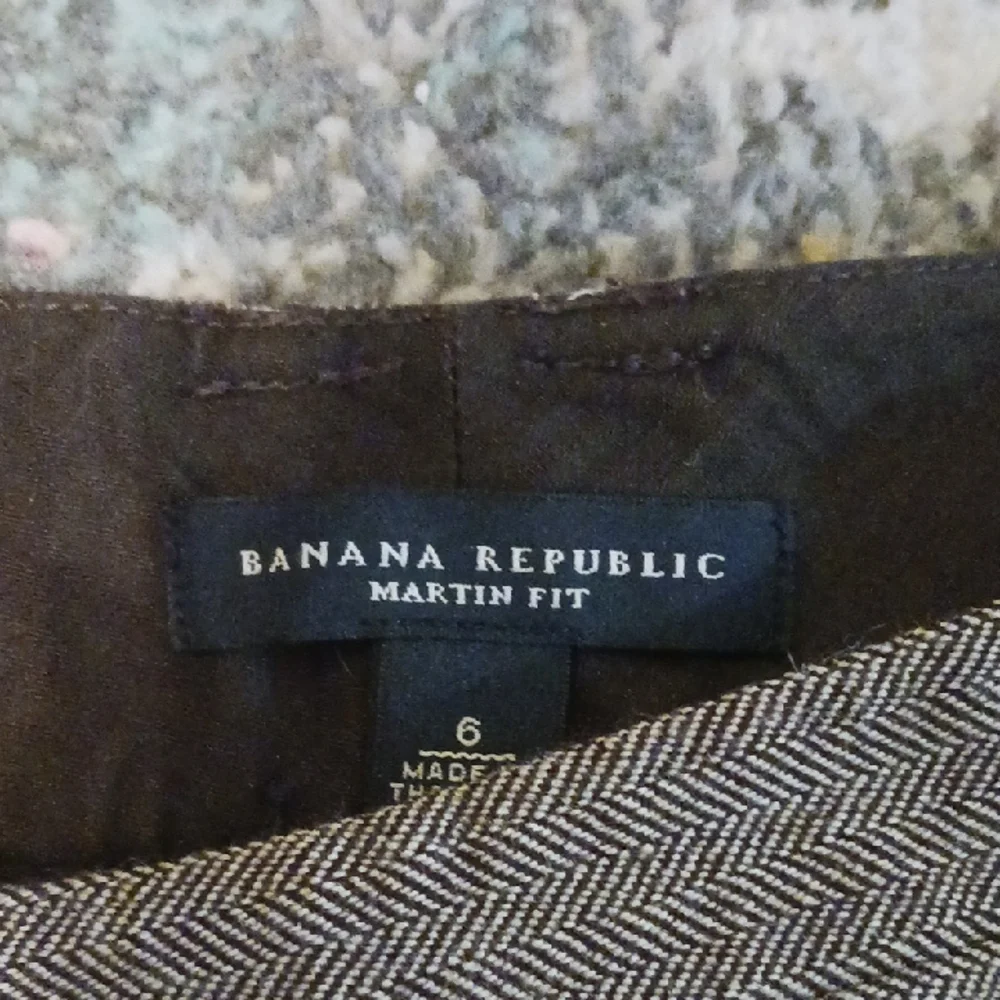 SPECIAL 2/$25 Banana Republic Wool Tan Bemuda Shorts - Picture 3 of 4